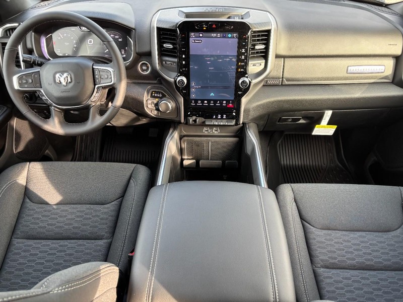 Ram 1500 Vehicle Full-screen Gallery Image 06