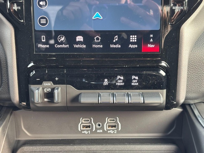 Ram 1500 Vehicle Full-screen Gallery Image 09