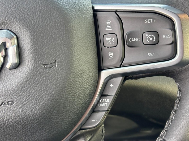 Ram 1500 Vehicle Full-screen Gallery Image 13