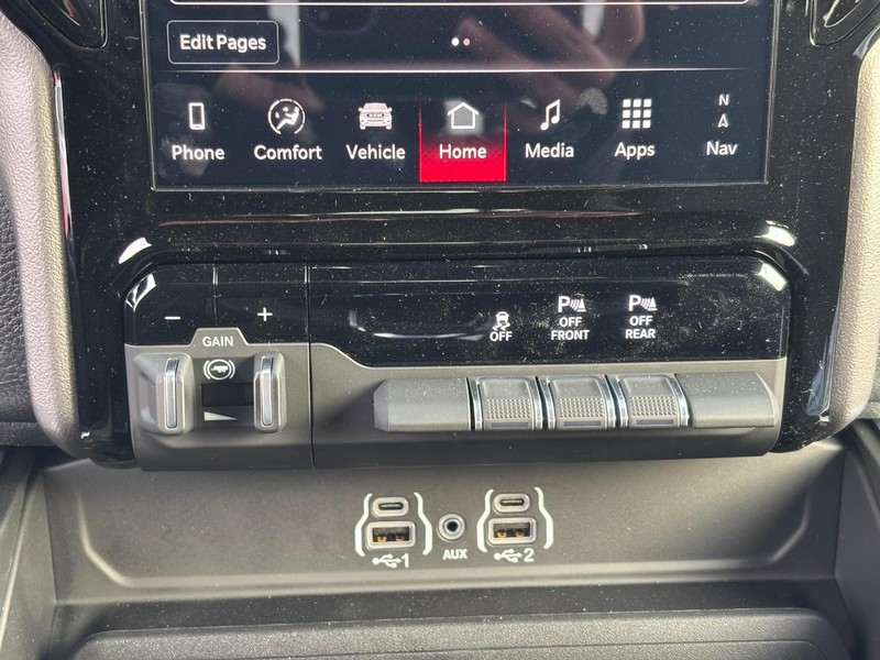 Ram 1500 Vehicle Full-screen Gallery Image 18