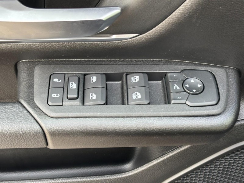 Ram 1500 Vehicle Full-screen Gallery Image 19