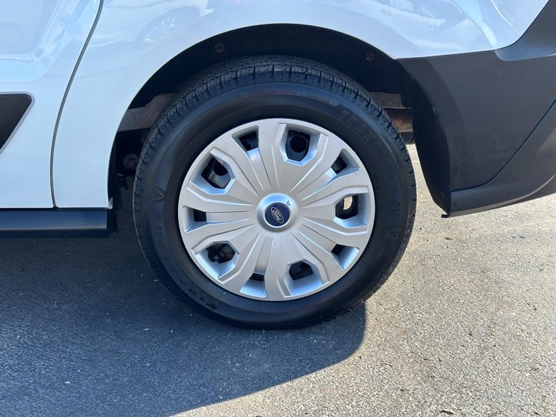 Ford Transit Connect Van Vehicle Full-screen Gallery Image 07