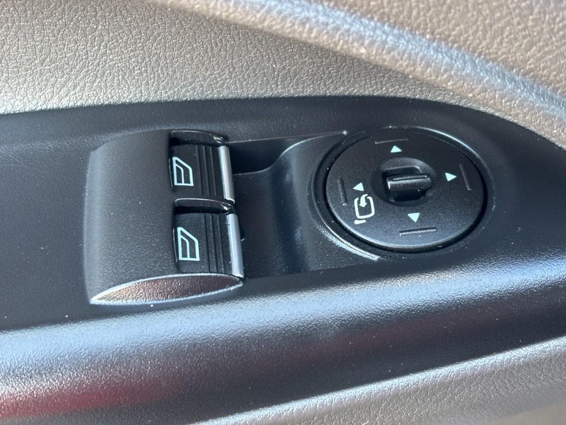 Ford Transit Connect Van Vehicle Full-screen Gallery Image 18