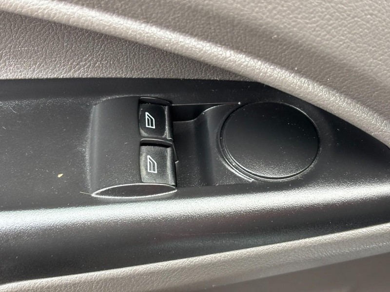 Ford Transit Connect Van Vehicle Full-screen Gallery Image 18