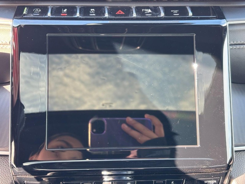 Jeep Grand Cherokee Vehicle Full-screen Gallery Image 15