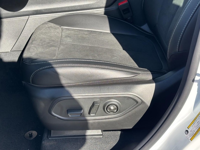 Jeep Grand Cherokee Vehicle Full-screen Gallery Image 18