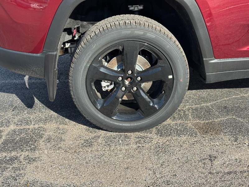 Jeep Grand Cherokee Vehicle Full-screen Gallery Image 04