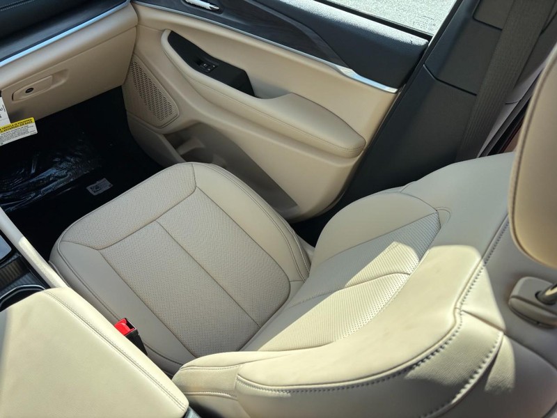 Jeep Grand Cherokee Vehicle Full-screen Gallery Image 10