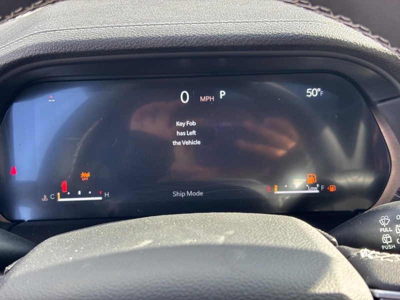 Jeep Grand Cherokee Vehicle Full-screen Gallery Image 14