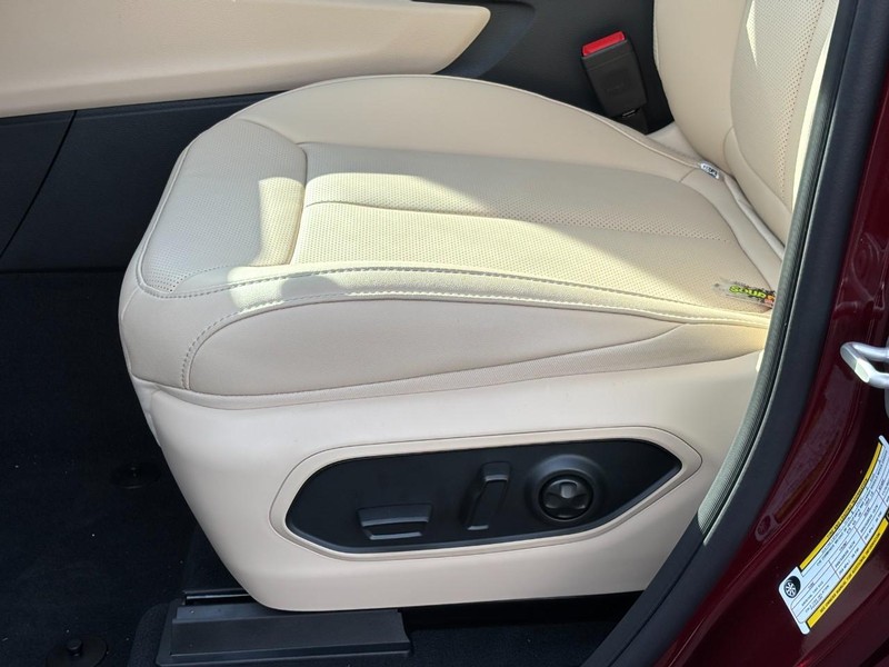 Jeep Grand Cherokee Vehicle Full-screen Gallery Image 19