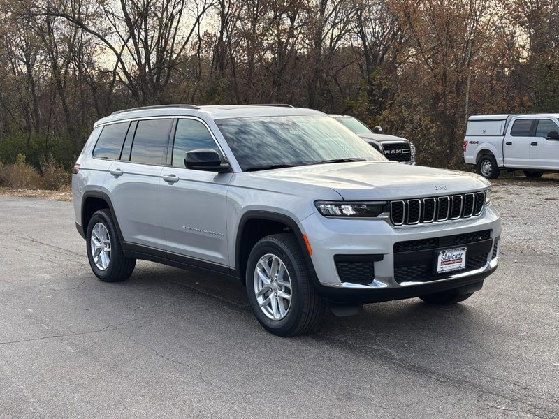 Jeep Grand Cherokee L Vehicle Full-screen Gallery Image 02
