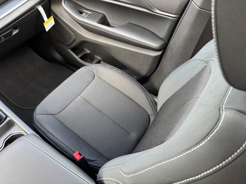 Jeep Grand Cherokee L Vehicle Full-screen Gallery Image 11