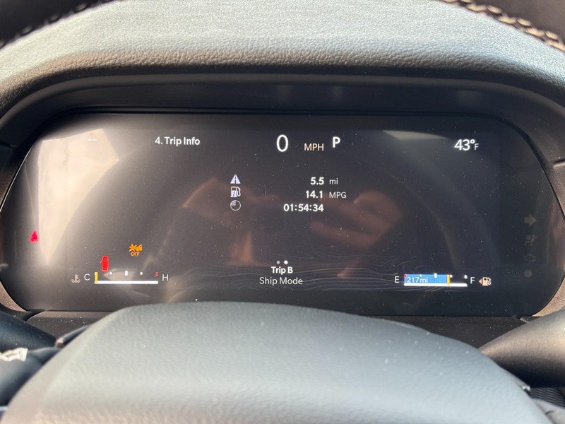 Jeep Grand Cherokee L Vehicle Full-screen Gallery Image 15