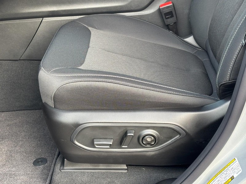 Jeep Grand Cherokee L Vehicle Full-screen Gallery Image 19