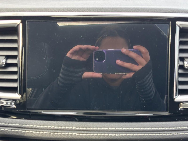 Chrysler Pacifica Vehicle Full-screen Gallery Image 09