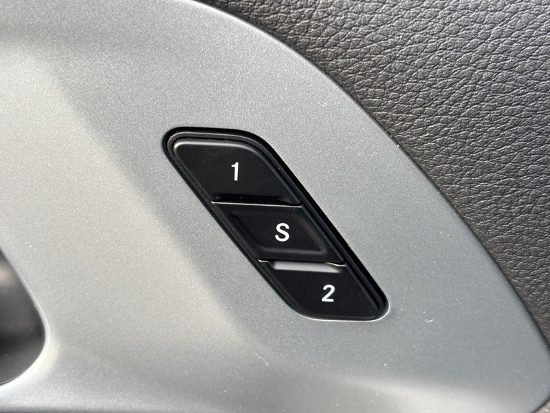 Chrysler Pacifica Vehicle Full-screen Gallery Image 19