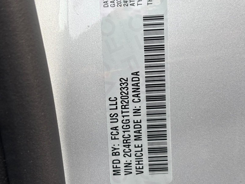 Chrysler Pacifica Vehicle Full-screen Gallery Image 22