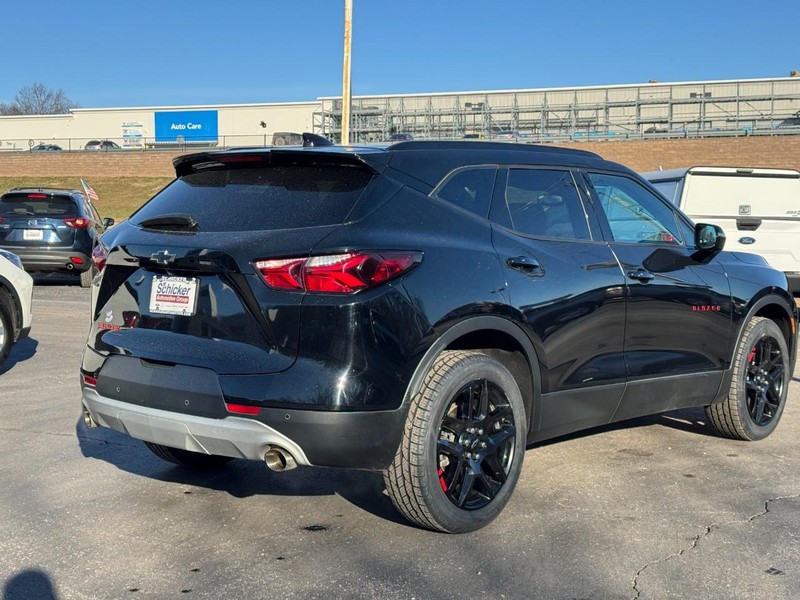 Chevrolet Blazer Vehicle Full-screen Gallery Image 03
