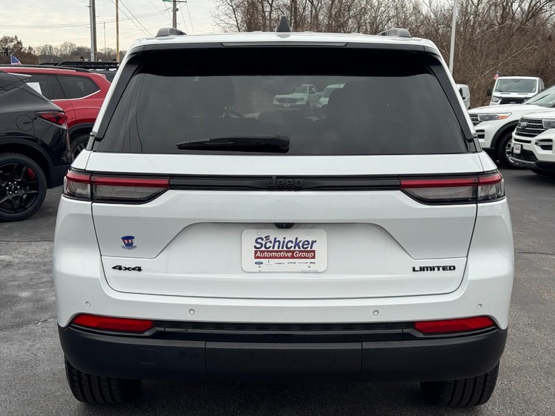 Jeep Grand Cherokee Vehicle Full-screen Gallery Image 05