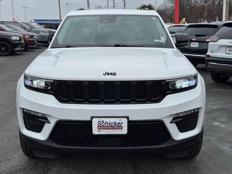 Jeep Grand Cherokee Vehicle Full-screen Gallery Image 09