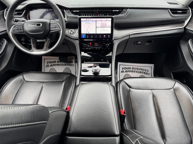 Jeep Grand Cherokee Vehicle Full-screen Gallery Image 11