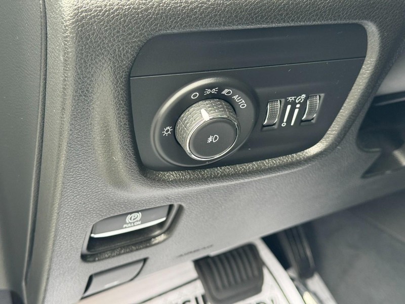 Jeep Grand Cherokee Vehicle Full-screen Gallery Image 18