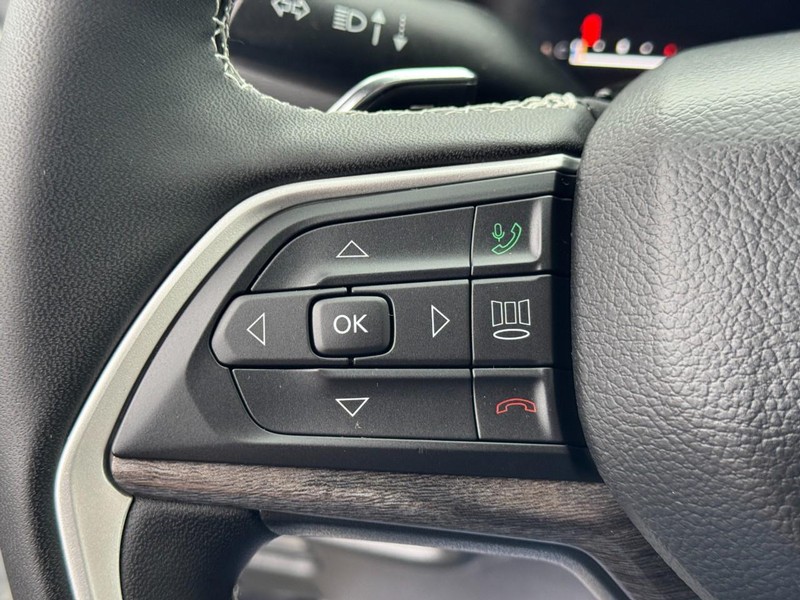 Jeep Grand Cherokee Vehicle Full-screen Gallery Image 19