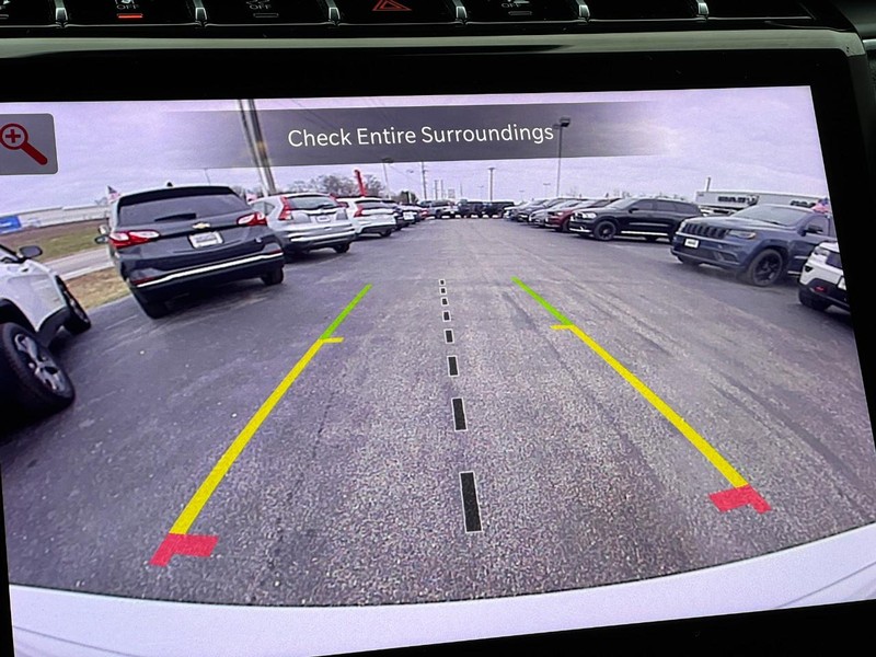 Jeep Grand Cherokee Vehicle Full-screen Gallery Image 23