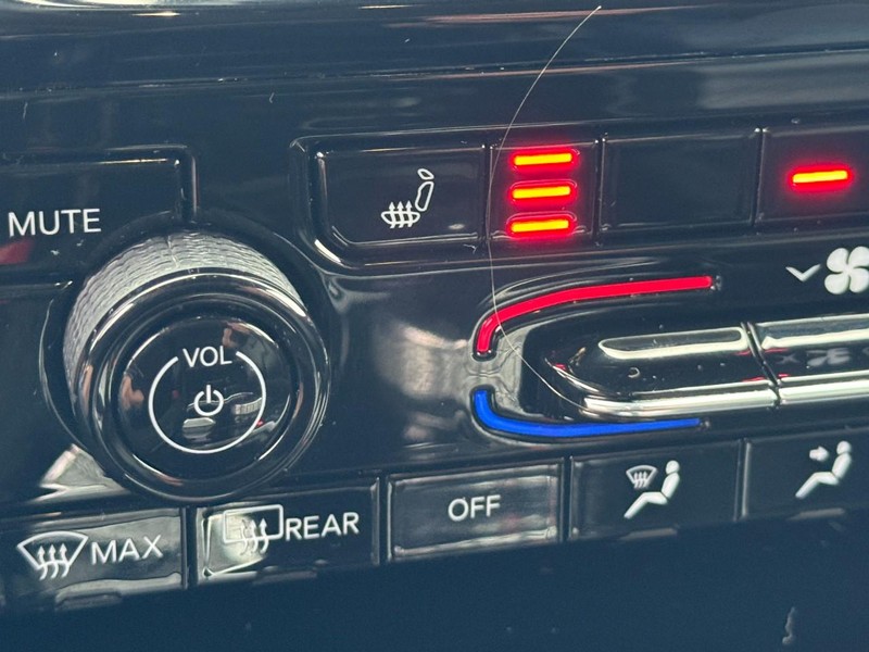 Jeep Grand Cherokee Vehicle Full-screen Gallery Image 24