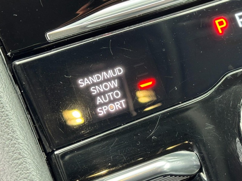 Jeep Grand Cherokee Vehicle Full-screen Gallery Image 25