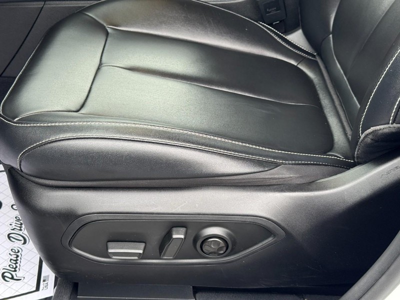 Jeep Grand Cherokee Vehicle Full-screen Gallery Image 27