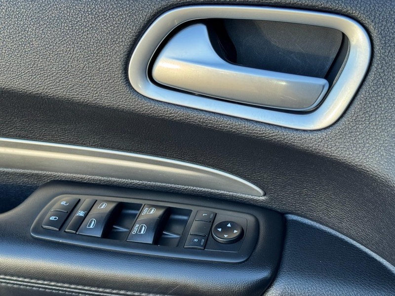 Dodge Durango Vehicle Full-screen Gallery Image 23