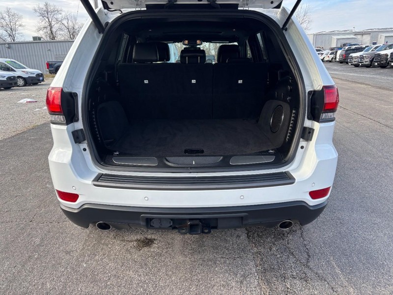 Jeep Grand Cherokee Vehicle Full-screen Gallery Image 04