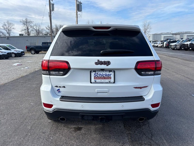 Jeep Grand Cherokee Vehicle Full-screen Gallery Image 05