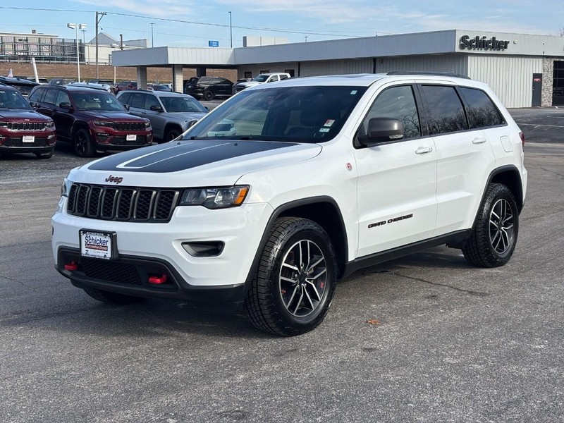 Jeep Grand Cherokee Vehicle Full-screen Gallery Image 08