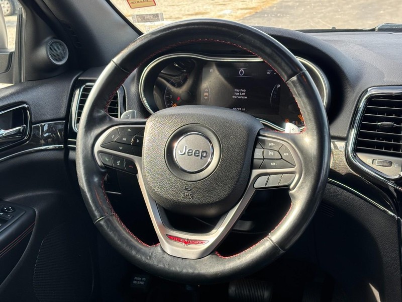 Jeep Grand Cherokee Vehicle Full-screen Gallery Image 12