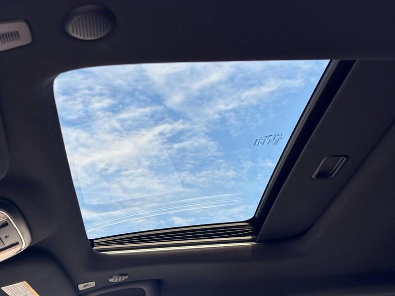 Jeep Grand Cherokee Vehicle Full-screen Gallery Image 26