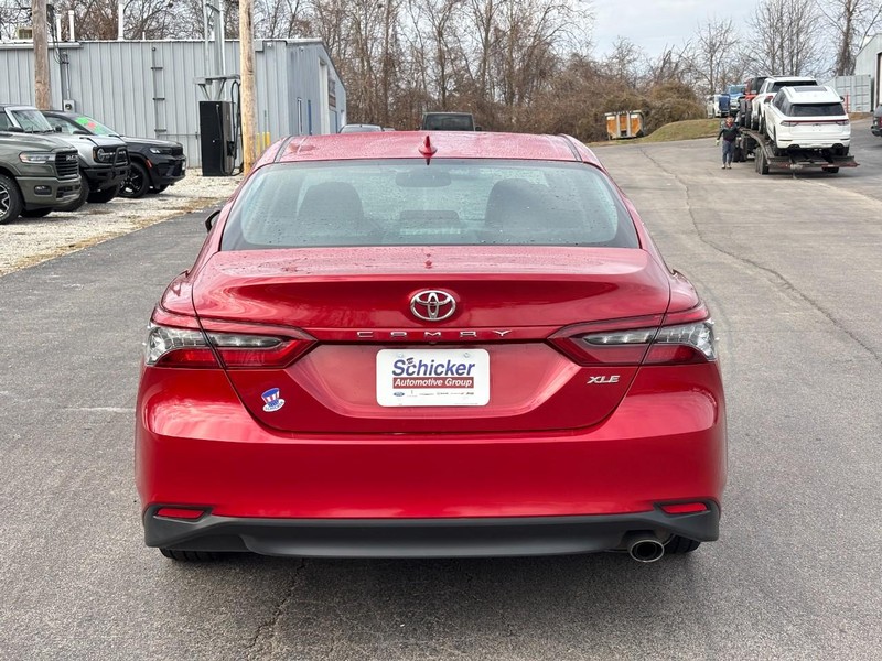 Toyota Camry Vehicle Full-screen Gallery Image 04