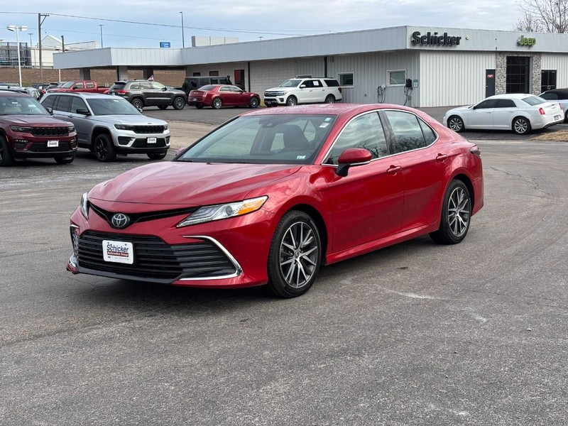 Toyota Camry Vehicle Full-screen Gallery Image 08