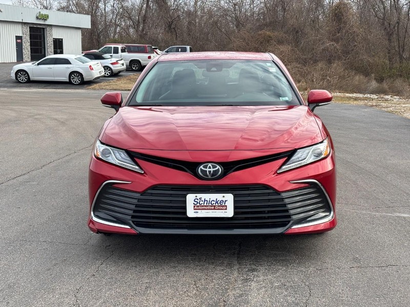 Toyota Camry Vehicle Full-screen Gallery Image 09