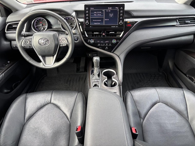 Toyota Camry Vehicle Full-screen Gallery Image 11