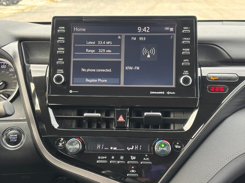 Toyota Camry Vehicle Full-screen Gallery Image 13