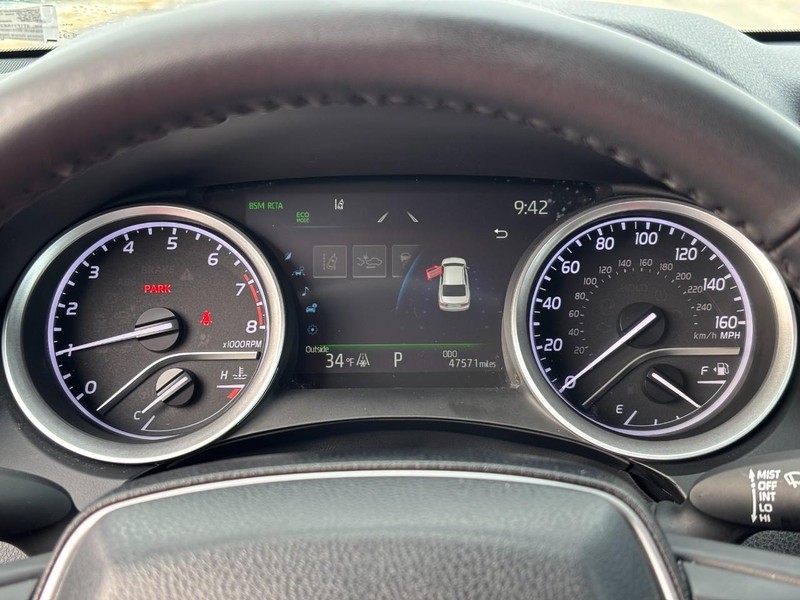 Toyota Camry Vehicle Full-screen Gallery Image 18