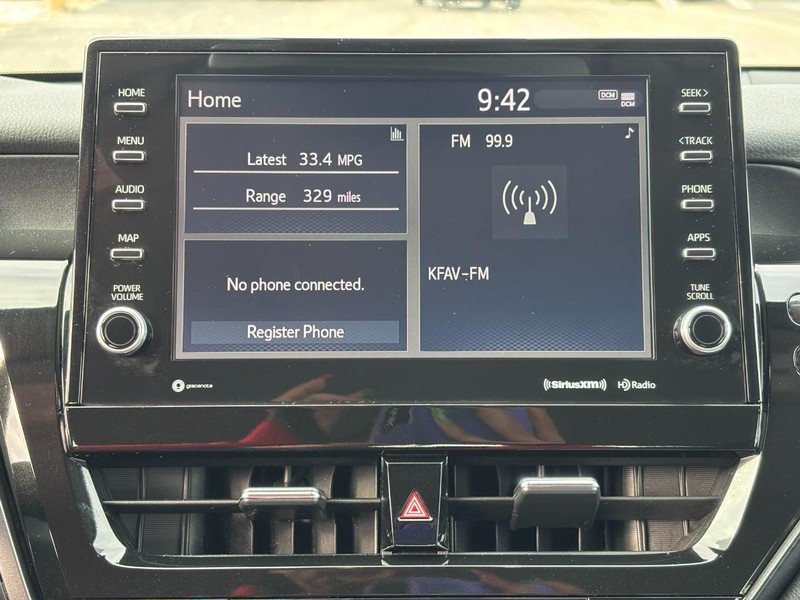 Toyota Camry Vehicle Full-screen Gallery Image 19