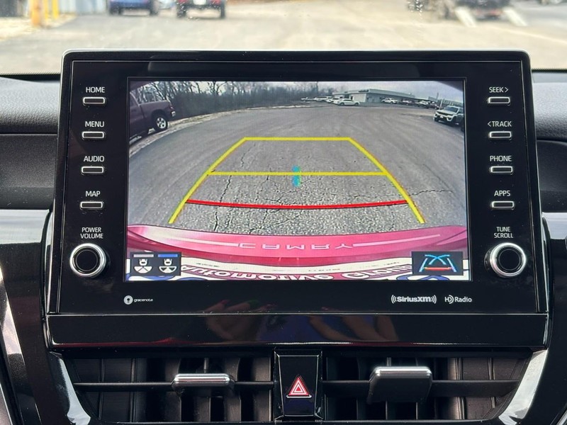 Toyota Camry Vehicle Full-screen Gallery Image 20