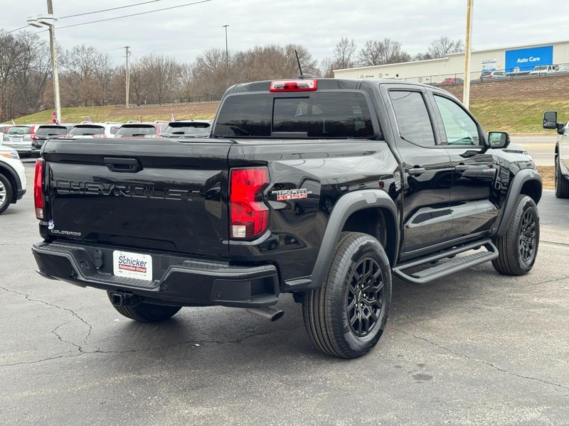 Chevrolet Colorado Vehicle Full-screen Gallery Image 03