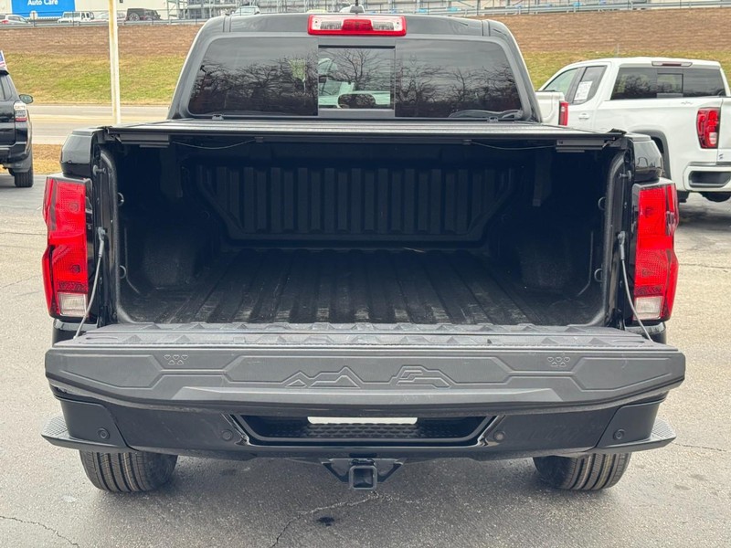 Chevrolet Colorado Vehicle Full-screen Gallery Image 04