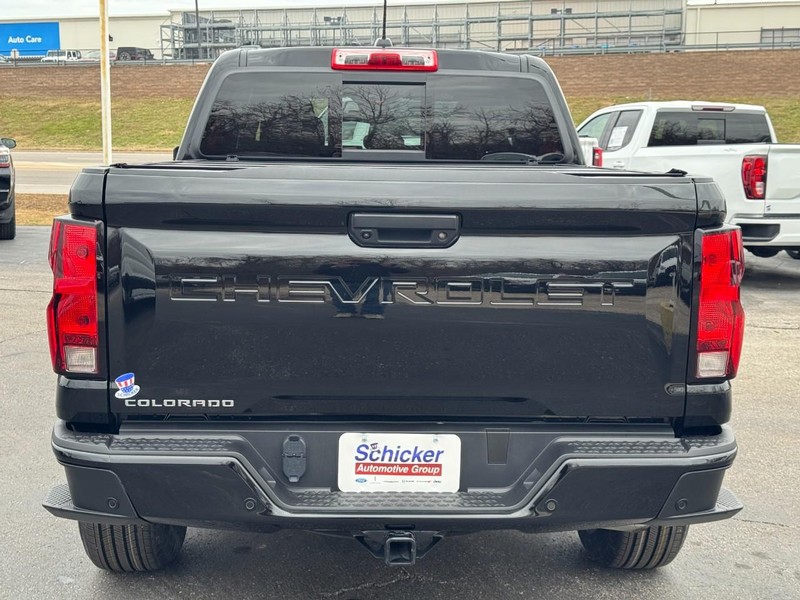 Chevrolet Colorado Vehicle Full-screen Gallery Image 05