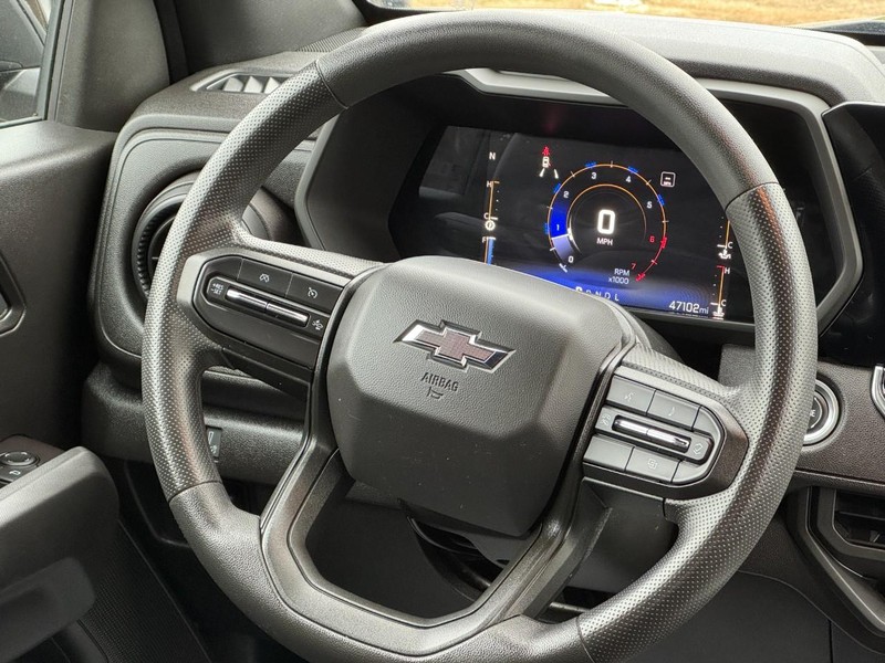 Chevrolet Colorado Vehicle Full-screen Gallery Image 12