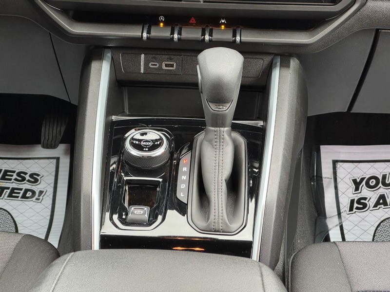 Chevrolet Colorado Vehicle Full-screen Gallery Image 14